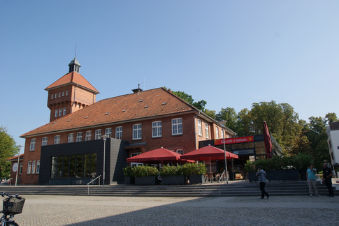 Foto des zentralen Gebäudes am Alsterdorfer Markt.